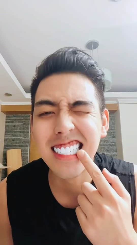 マイケル・クリスチャン・マルティネスのインスタグラム：「Big thanks to @urbansmilesph specially @dr.rfdsmile ❤️‍🔥 For giving me the best smile! 🥹✨  - #MZViral #MichaelMartinez」