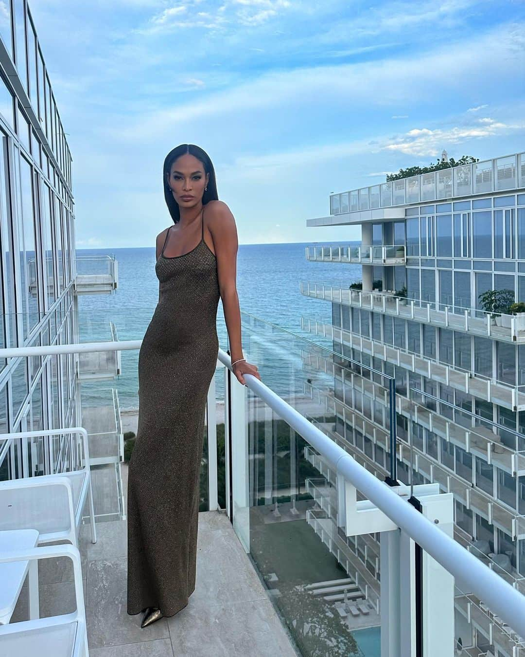 ジョアン・スモールズさんのインスタグラム写真 - (ジョアン・スモールズInstagram)「24hrs in Miami with @ralphlauren 🤎」4月27日 21時57分 - joansmalls