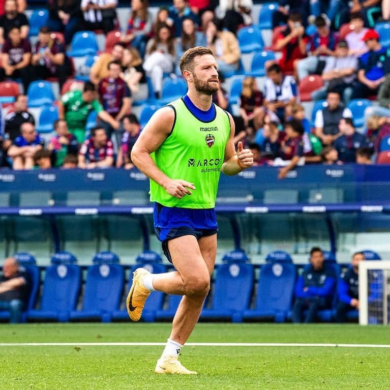 シュコドラン・ムスタフィさんのインスタグラム写真 - (シュコドラン・ムスタフィInstagram)「Struggle Makes you Strong! Keep grinding👊🏼⚽️ #SM5」4月27日 22時05分 - shkodranmustafi