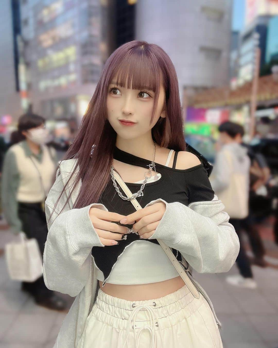 咲真ゆかさんのインスタグラム写真 - (咲真ゆかInstagram)「渋谷きたらビアードパパでパイコルネたべたくなる、 みんな何にハマってるーー？₍ ᐢ. ̫ .ᐢ ₎  .  #selca #selfie #셀카 #셀카그램 #today #ootd #dailylook #instagood #instalike #instafashion #followme #outfit #今日のコーデ #ストリート系女子 #渋谷 #好きを仕事に #japanesegirl 　#地下アイドル  #地下アイドル好きな人と繋がりたい #アイドル #推してください #自撮り界隈 #ピープス女子 #ピープス　#めがね女子 #自撮り　#自撮り女子 #いいね返し　  #ストリートファッション　#韓国ファッション」4月27日 22時06分 - __sakumarumorimori