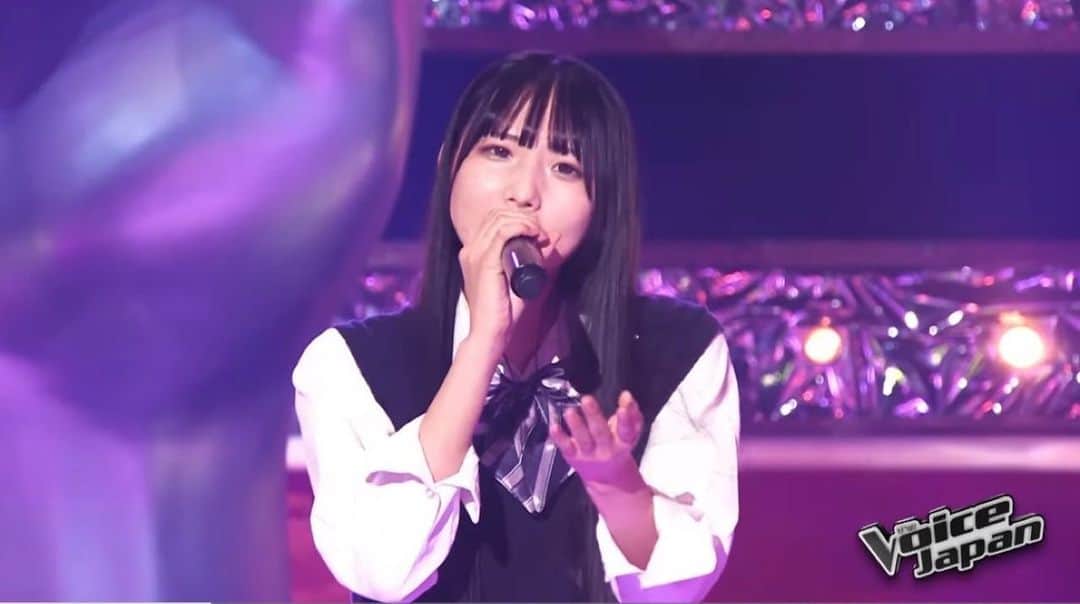 中野みやびのインスタグラム：「遅くなりましたが、 『The Voice Japan』バドルラウンド突破しました🔥 亮君さん、選んでくださってありがとうございます！！ 今回は亮君さんからの課題曲で松田聖子さんの『赤いスイートピー』を歌わせていただきました🌹  普段歌わない曲調だから新しい私を見れるかも？‪(　˙-˙ )✧‬ 次回の放送は5月7日(日) テレビ東京様にて16時〰️です！！ ついにファイナル‼️ 絶対見てください😭  『The Voice Japan』公式様のYouTubeチャンネルやtiktok、Twitter、Instagramにも載ってるのでそちらもよろしくお願いします✨🙈  Amazonプライムでも配信開始されたのでよろしくお願いします🙇‍♀️   #thevoicejapan  #赤いスイートピー  #松田聖子 さん #マキシマムザホルモン  #マキシマムザ亮君  さん #スガシカオ さん  #hy さん #優里 さん  #thevoice  #中野みやび」