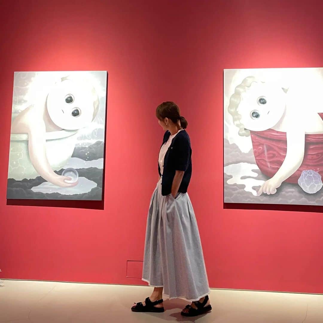 ユ・ハナのインスタグラム：「밥할 때 오늘 뭐하지랑 손톱할 때 뭔 색깔 하지랑 밥먹을 때 뭐 먹지랑 오늘 뭐입지 중에서  하나라도 덜어드리는 하나는 요  데님 롱 스커트,  추천에 추천을 더한 추천을 해요❤️   몸매커버와 트렌디함, 편안함과 우아함까지🌸」