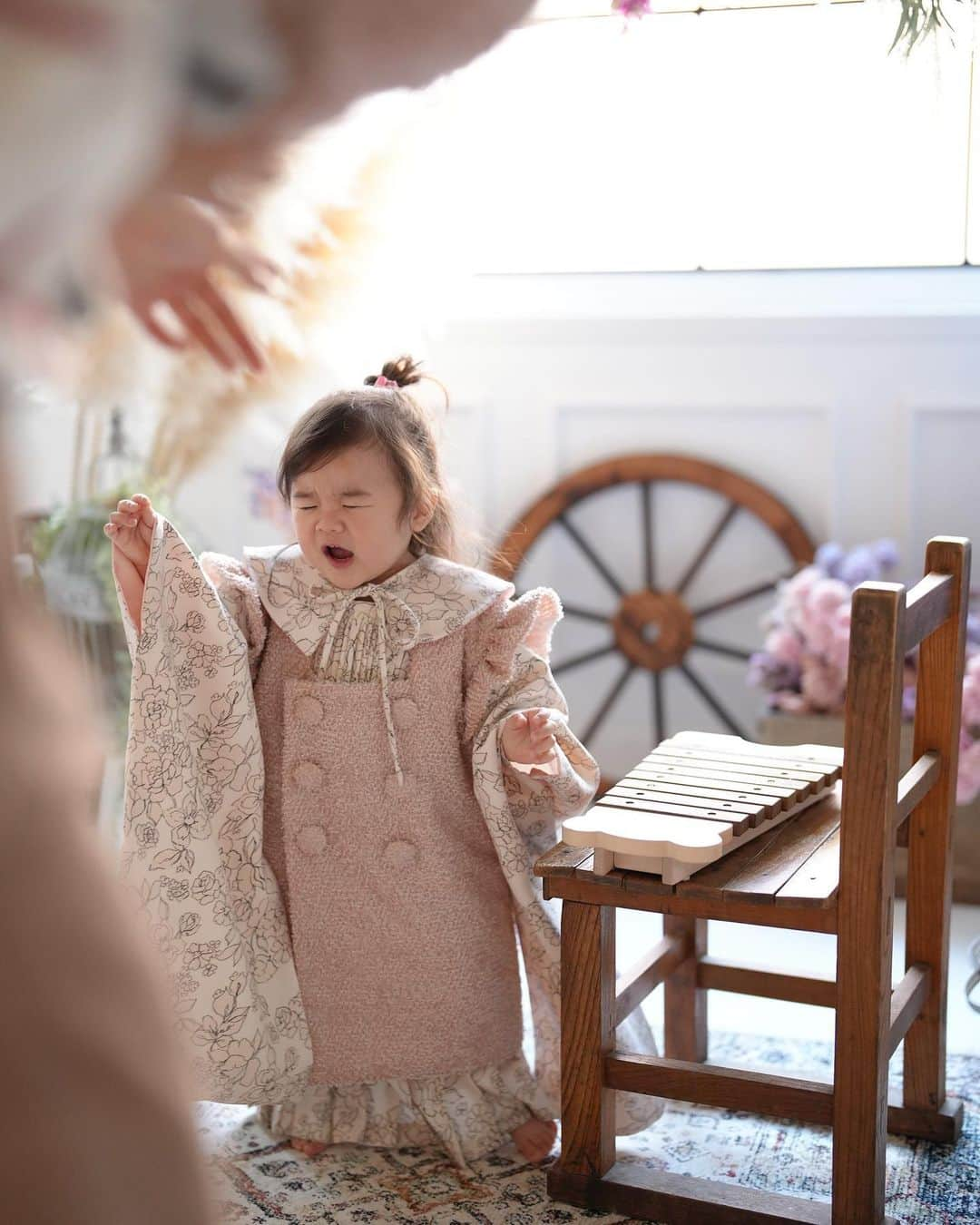 石田安奈さんのインスタグラム写真 - (石田安奈Instagram)「自然なショットって何よりも嬉しい🥰❤️  帽子は嫌がるし私が離れると泣きそうになる中色々とスタッフさんが気を引いてくれて素敵な写真沢山💕💕💕  🚩東京都新宿区四谷2-8-3 藤井ビル1F Studio Capture Free  #フォトスタジオ#撮影#親子 #子育て#育児#子供フォトスタジオ」4月27日 22時26分 - annaishida_0527