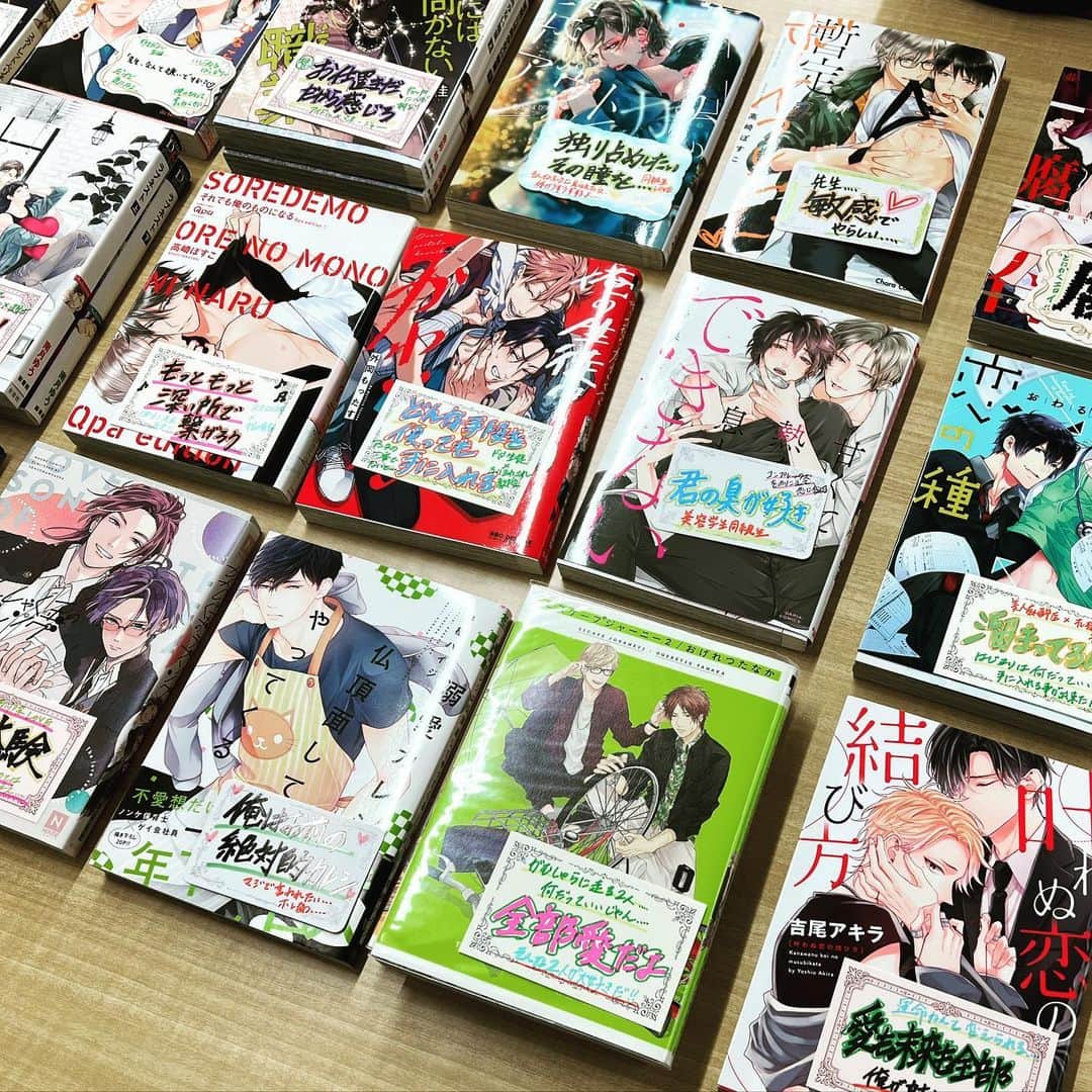 相澤樹のインスタグラム：「ひとつまた夢が。マゼンタ寿として、大好きなBLのPOP書きをさせていただきました。あした4/28博多天神mina7階のBOOKOFFさんにて、グッズなども販売してます！明日はオープンにはおりますので是非いらしてくださーい！！！」