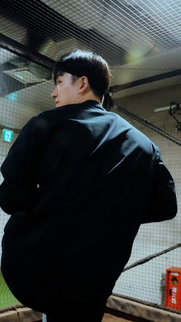 斎藤佑樹のインスタグラム：「最近はスキマ時間でのトレーニングばかりで じっくりピッチングする時間を なかなか作れていませんでしたが 久しぶりに投げることができました！ ⁡ 普段のトレーニングだけだとこん詰めてしまうけど ボールを投げていると自然と楽しくなって 夢中になって体全体を使うので次の日は筋肉痛が。笑 ⁡ 選手時代とはまた違う気持ちで こういう時間もずっと大切にしていこうと思います。 ⁡ ⁡ ⁡ ⁡ ⁡ #ピッチング #集中 #リフレッシュ #自分と向き合う」