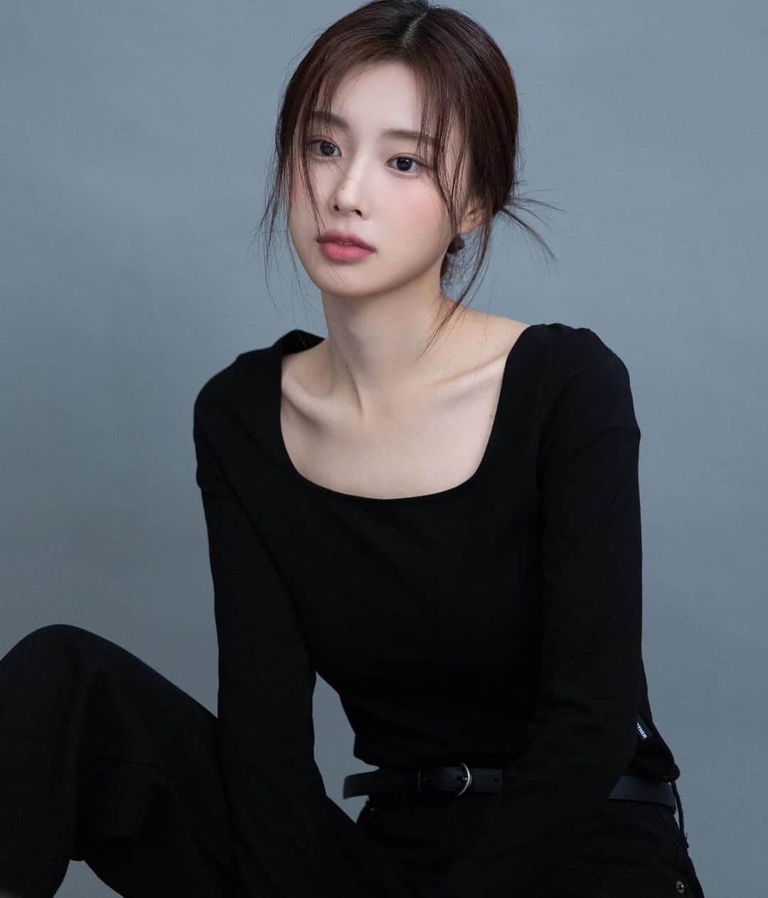 カン・ヘウォンのインスタグラム：「Kang hyewon in black always hits different 🖤」