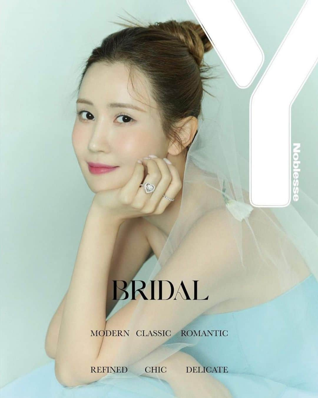 SOYOO BRIDALさんのインスタグラム写真 - (SOYOO BRIDALInstagram)「.  8년의 연인에서 새로운 출발을 앞 둔 사랑스러운 부부로🤍🤍   @ymagazine_official  @se7enofficial ✨ @leedahey4eva ✨  @soyoobridal_official  @moniquelhuillier  @daniellefrankelstudio  @giambattistavalliparis  #이다해 #세븐 #동갑내기부부 #즐거웠던웨딩화보 #축하드려요🎉 #소유브라이덜 #모니크륄리에 #다니엘프랑켈 #오스카드라렌타 #지암바티스타발리 #노블레스 #정윤기스타일리스트 #와이매거진 #목나정포토그래퍼 #홍혜전작가님 #앤드류권스튜디오 #chaumet #fred #jimmychoo #헬레나플라워」4月27日 22時35分 - soyoobridal_official