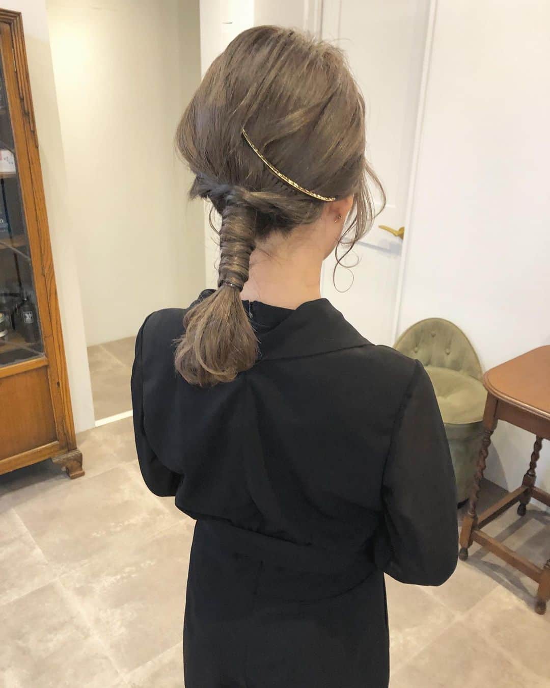 kawamura_takashi_camのインスタグラム：「ヘアアレンジ & ヘアセット 河村タカシ 早朝セットもお気軽にご連絡下さい  ご希望のアレンジあればそれもお気軽に！  長さがに合わせて アレンジもご提案させてもらいます  #hairarrangecam #hairarrange #hairset #hair #ヘアアレンジ #ヘアセット #ヘア #編み込み #plait #大阪 #心斎橋 #美容 #followme #二次会 #結婚式 #ウェディング #ブライダル #pong #放出 #放出美容室 #今福鶴見美容室 #蒲生四丁目 #緑橋 #深江橋 #鶴見区 #鶴見区美容室 #古民家美容室 #蒲生四丁目美容室 #緑橋美容室 #深江橋美容室」
