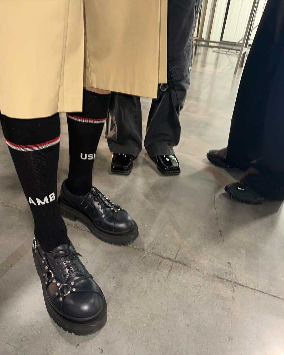 YOONさんのインスタグラム写真 - (YOONInstagram)「MILAN SS24 COLLECTION 𝑭𝑰𝑻𝑻𝑰𝑵𝑮 DAY 3 🙂🤳🏽🖤  #SS24 #newcollection #thatseason」4月27日 22時45分 - yoon_ambush