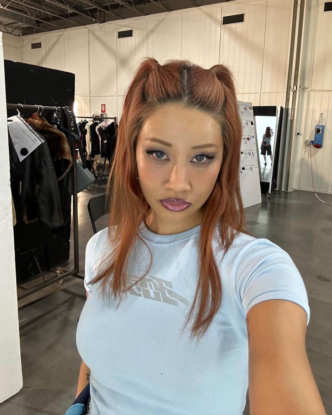 YOONのインスタグラム：「MILAN SS24 COLLECTION 𝑭𝑰𝑻𝑻𝑰𝑵𝑮 DAY 3 🙂🤳🏽🖤  #SS24 #newcollection #thatseason」