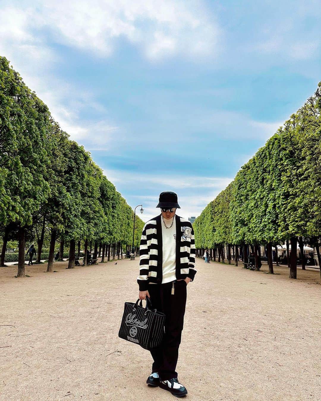 のインスタグラム：「Paris, till we meet again! 巴黎，下次見！  #JJ20WorldTour」