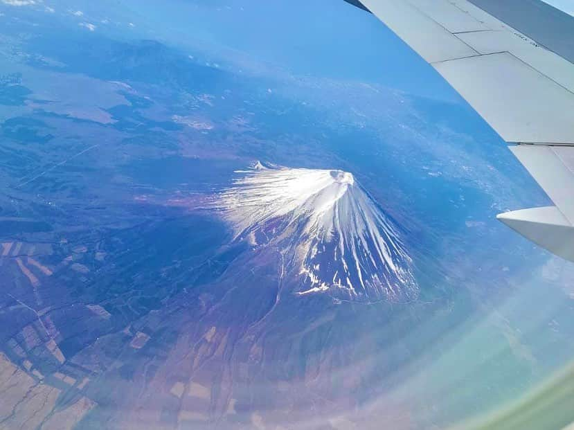 常盤よしこさんのインスタグラム写真 - (常盤よしこInstagram)「先日東京に行ってきました♫ バタバタだったけど楽しかったな❤️ 熊本空港もよかったぁ✈️❤️  #てれビタ#聖闘士星矢レッドカーペット#かっこよすぎた」4月27日 22時39分 - yoshiko.tokiwa