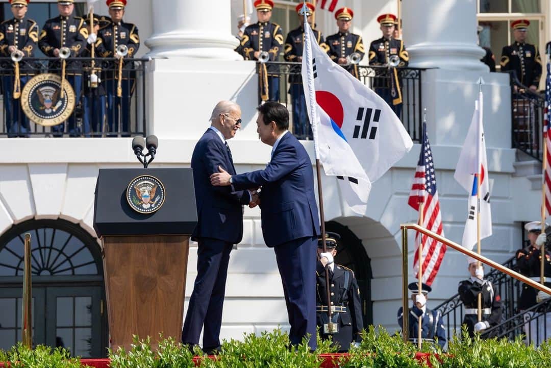 The White Houseのインスタグラム：「Over the past seven decades, the alliance between the United States and the Republic of Korea has grown stronger and more capable.  Together, our alliance will remain a force for peace and stability for decades to come.」