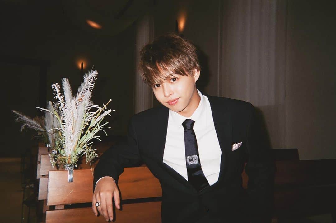 矢島愛弥のインスタグラム：「🥂🥂🥂  📸 @kame0902   #cd  #dior  #armani  #fyp」