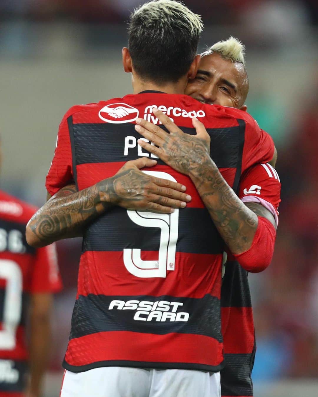 アルトゥーロ・ビダルのインスタグラム：「Excelente triunfo @flamengo ❤️🖤 noche soñada!!!👌😜💪🏽🤴🏽 vamos por mas equipo!!!👍🏽」