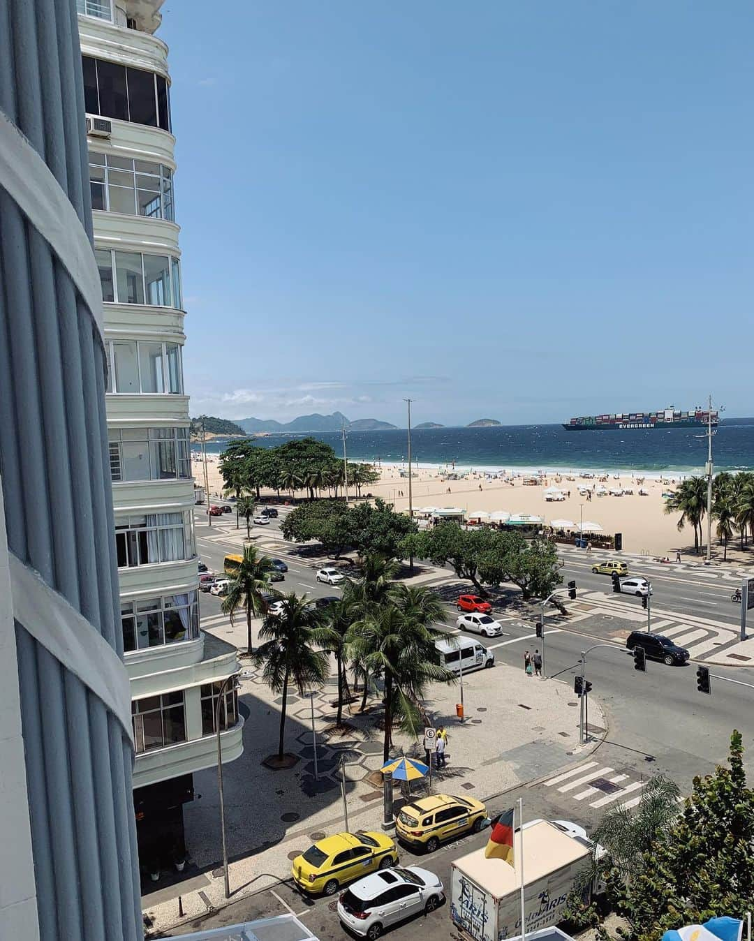 ナタリア・ディルさんのインスタグラム写真 - (ナタリア・ディルInstagram)「Dias de Copa 😶‍🌫️🧖🏻‍♀️💆🏻‍♀️ Obrigada @belmondcopacabanapalace pelos dias de descanso após uma temporada de @tresmulheresaltas.」4月27日 22時43分 - nathaliadill