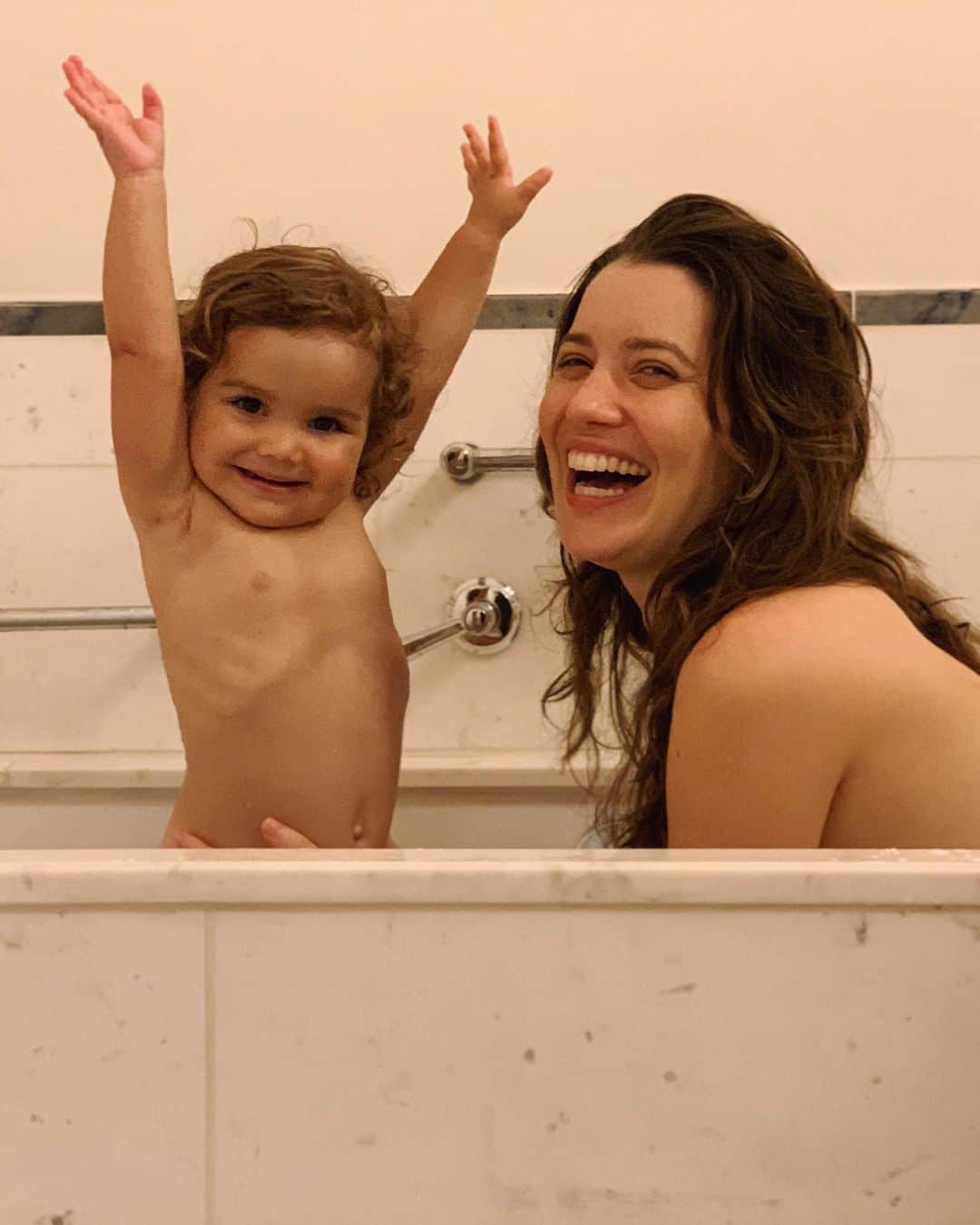 ナタリア・ディルのインスタグラム：「Dias de Copa 😶‍🌫️🧖🏻‍♀️💆🏻‍♀️ Obrigada @belmondcopacabanapalace pelos dias de descanso após uma temporada de @tresmulheresaltas.」