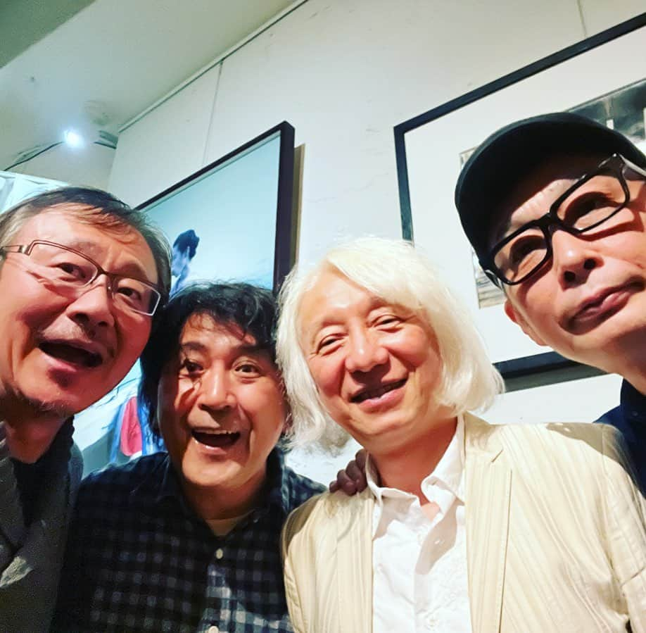 松尾貴史さんのインスタグラム写真 - (松尾貴史Instagram)「代官山のバー（営業もしている映画館）に行ったら、サエキけんぞうさん、かとうけんそうさん、手塚眞さんが！  #手塚眞 #サエキけんぞう #かとうけんそう #松尾貴史 #代官山 #シアターギルド」4月27日 22時48分 - kitsch.matsuo