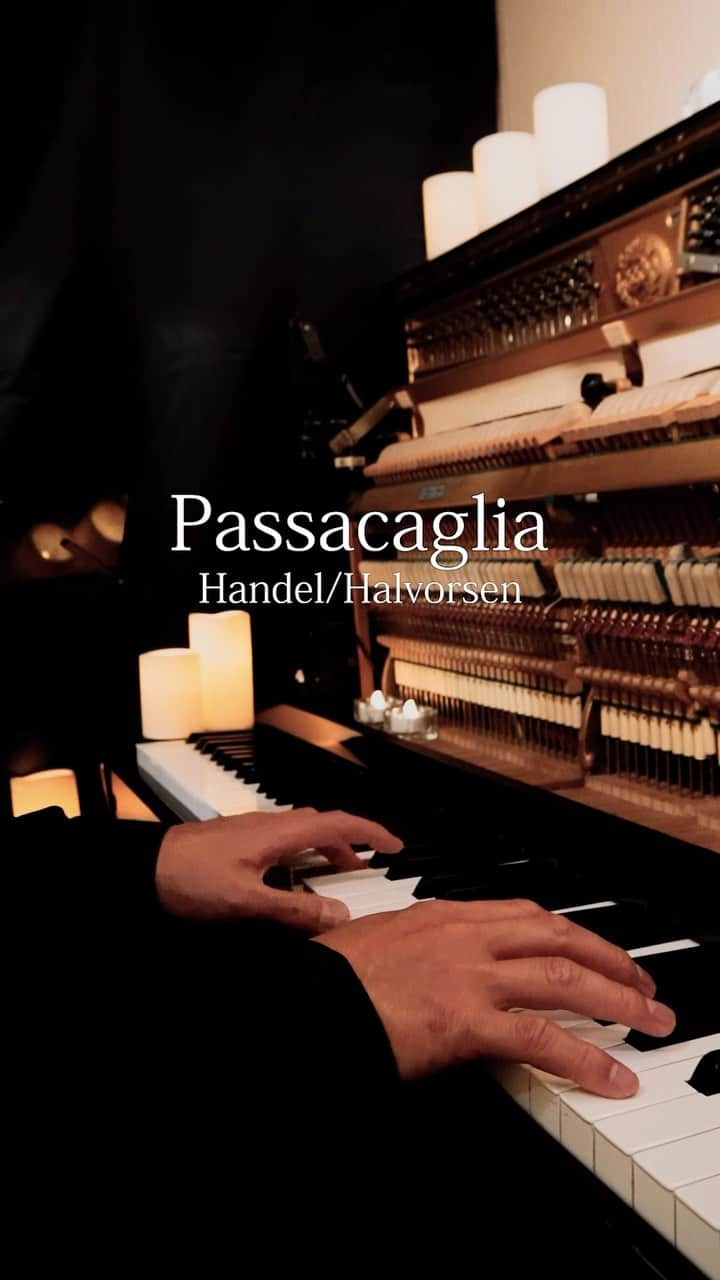 望月衛介のインスタグラム：「Sweet classic piece ❤️ #passacaglia #hendel #halverson  #piano #pianist  #composer  #classic  #classics  #healing #heal #chill #chillmusic  #newage  #newagemusic  #eisukemochizuki  #ピアノ #ピアニスト #癒し #ニューエイジ #ヒーリング #クラシック  #作曲 #満月作曲 #望月衛介 #fullmoon #満月」