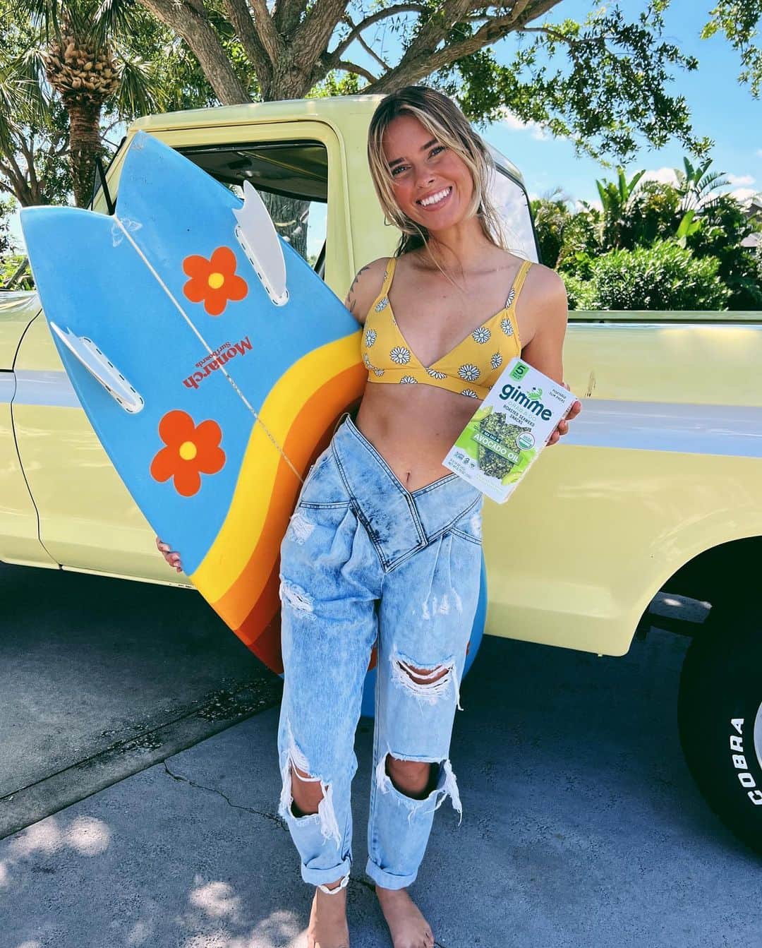 Emily Zeckさんのインスタグラム写真 - (Emily ZeckInstagram)「To celebrate Earth Month, I’m focusing on something that’s good for my body and for the environment 🫶🏼🌊 I’m giving away gimme snacks and a $100 gift card to my swim brand, PG Swimwear 🍍  To enter: Follow my IG and @gimmeseaweed Like this post Tag a friend (more tags = more entries)  #gimmeseaweed We will notify the winner via DM on 5/4/23. Must be 18+ years old and live in the USA. This giveaway is in no way affiliated with Instagram.」4月27日 23時01分 - thatpineapplegirl