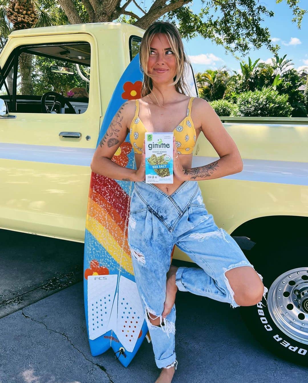 Emily Zeckさんのインスタグラム写真 - (Emily ZeckInstagram)「To celebrate Earth Month, I’m focusing on something that’s good for my body and for the environment 🫶🏼🌊 I’m giving away gimme snacks and a $100 gift card to my swim brand, PG Swimwear 🍍  To enter: Follow my IG and @gimmeseaweed Like this post Tag a friend (more tags = more entries)  #gimmeseaweed We will notify the winner via DM on 5/4/23. Must be 18+ years old and live in the USA. This giveaway is in no way affiliated with Instagram.」4月27日 23時01分 - thatpineapplegirl