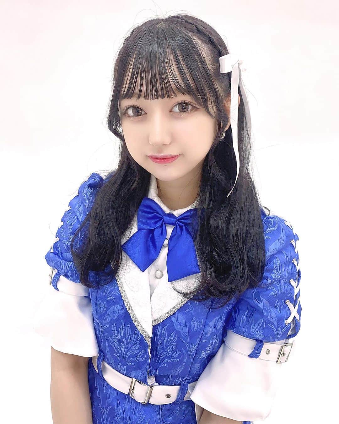 町田穂花のインスタグラム：「.  【ご報告】  群青の世界の新メンバーとして活動させて頂く事になりました。町田ほのかです！  みんなで夢を叶えるために、私のアイドル人生をかけて全力でがんばります。  5/4のライブでたくさんの方にお会いできますように…  よろしくお願いします！  #青セカ #群青の世界」