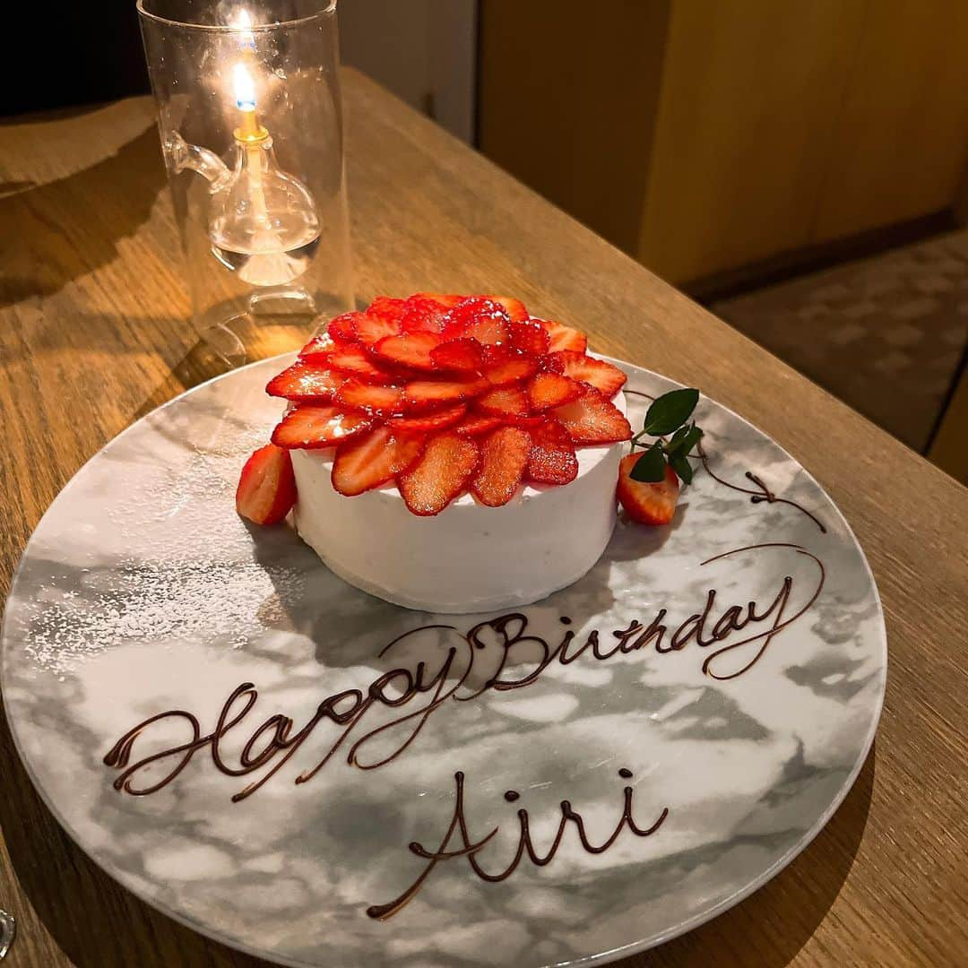 加瀬愛莉さんのインスタグラム写真 - (加瀬愛莉Instagram)「可愛いケーキにプレゼント🎂🎁親友ちゃん毎年ありがとう❤️ 唯一高校からずっと仲良しの相方です。これからもよろしく💗 ・ #六本木ディナー #六本木グルメ #バースデープレート #バースデーケーキ #balcontokyo #roppongidinner #birthdaycake #bestfriends #instafood #amiparis」4月27日 22時59分 - airi0413_k