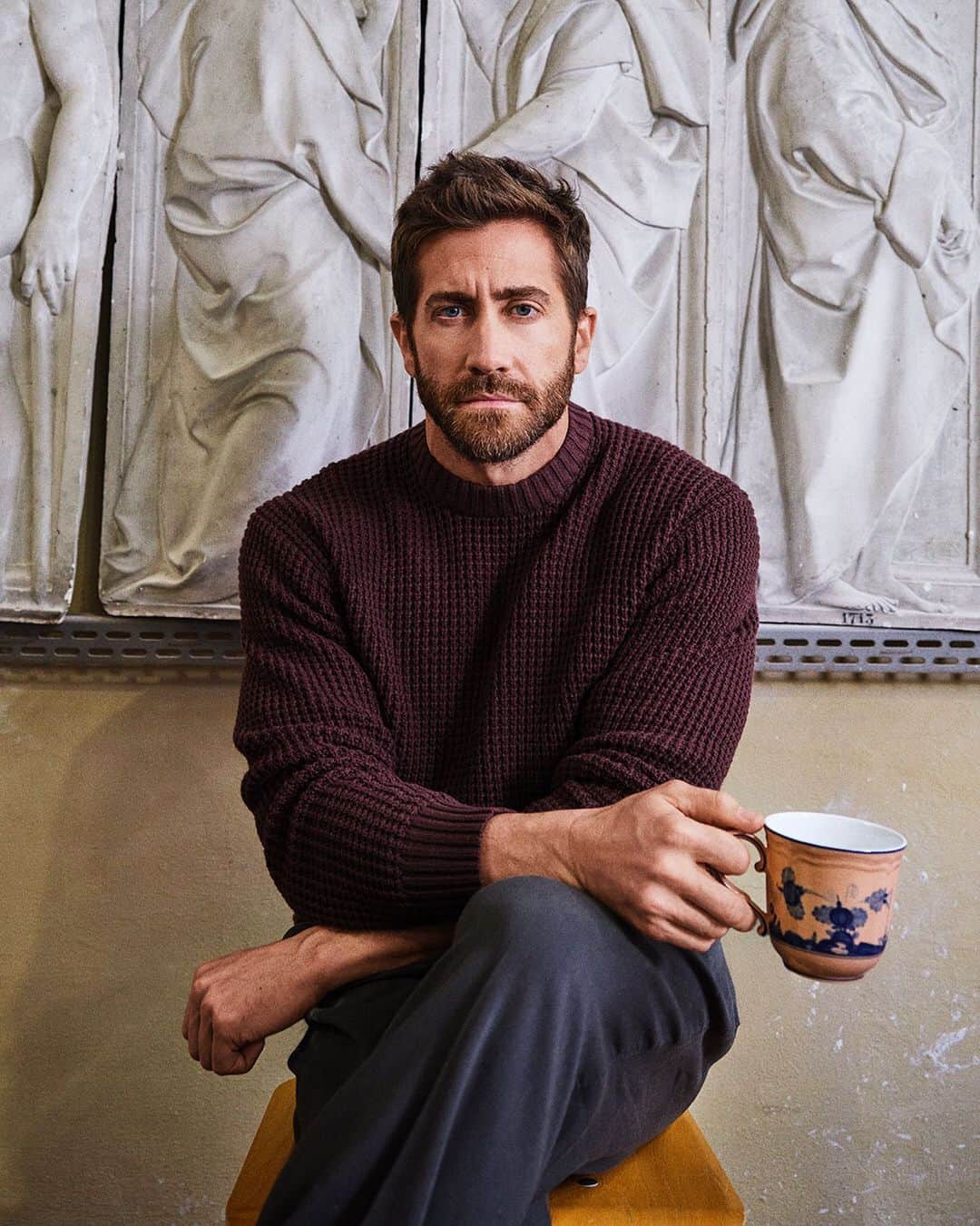 ジェイク・ジレンホールのインスタグラム：「Everyday Art, Everyday Life. Jake Gyllenhaal is the official talent of the new Oriente Italiano campaign, photographed by @graysorrenti   #Ginori1735 #JakeGyllenhaal #design #art #madeinitaly #porcelain #handmade #OrienteItaliano」