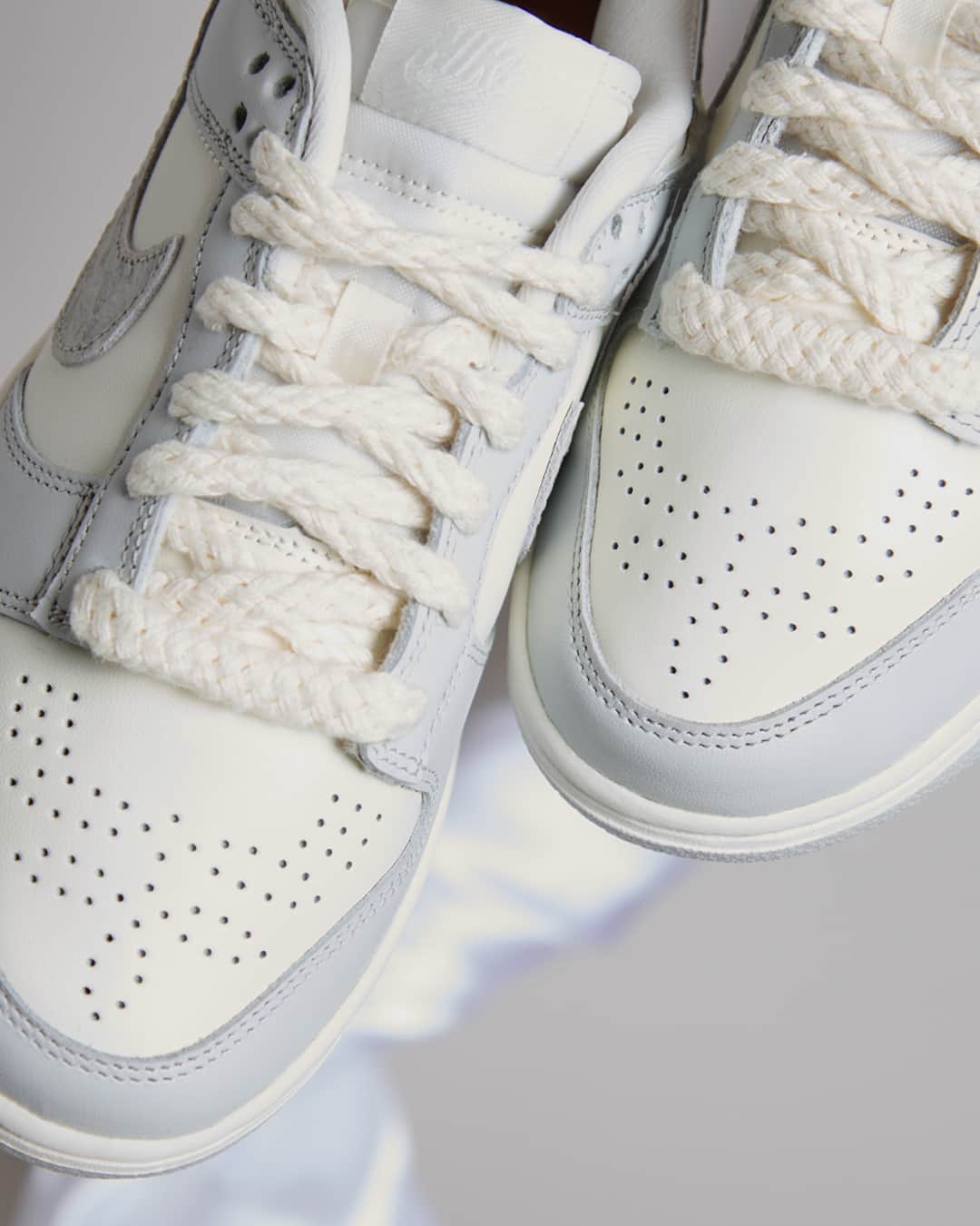 Foot Lockerのインスタグラム：「It's all in the details 👀   This all-new Nike Dunk Low is now available in women's sizing online.」