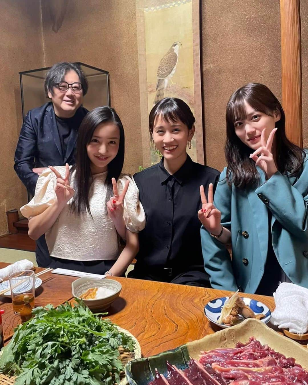 板野友美さんのインスタグラム写真 - (板野友美Instagram)「🫶🏻懐メン+推しメン＝　好きメン❤️‍🔥 　楽しい時間でした☺️ #Repost yasushi6057 with @use.repost ・・・ #浅草#鴨料理#鷹匠寿#前田敦子#板野友美#山下美月#AKB48#乃木坂46  板野友美が前田敦子と山下美月と一緒にご飯を食べましょうと言うので 、元AKB48のスタッフとみんなで、浅草の鴨料理「鷹匠寿」に行きました。普段は、撮影禁止なのですが、みっちゃんにお願いして特別に撮らせてもらいました。みっちゃん、ありがとう。」4月27日 23時02分 - tomo.i_0703