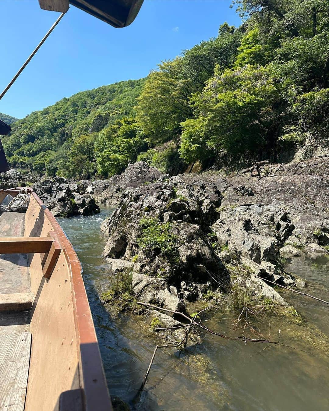 坂本夏海さんのインスタグラム写真 - (坂本夏海Instagram)「👘🤍 ⁡ ⁡ 着物を着て屋形船に 🛶  久しぶりに京都に行きました .ᐟ.ᐟ ⁡ 着物かわいいでしょっ😽♡ ⁡ 自然は癒されるね 〜 🍃 ⁡  ⁡ ⁡ ⁡ #京都 #嵐山 #京都嵐山  #京都観光  #嵐山観光  #屋形船 #遊覧船 #着物 #レース着物 #着物ヘア  #着物女子  #kyoto #arashiyama  #kimono」4月27日 23時03分 - _nami_sakamoto