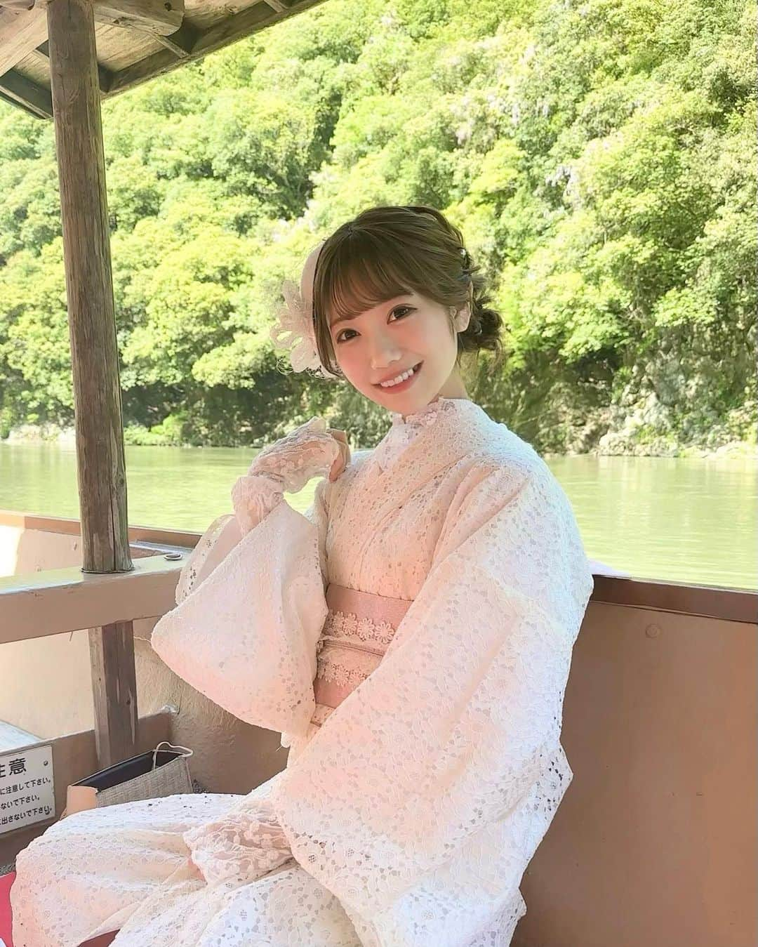 坂本夏海さんのインスタグラム写真 - (坂本夏海Instagram)「👘🤍 ⁡ ⁡ 着物を着て屋形船に 🛶  久しぶりに京都に行きました .ᐟ.ᐟ ⁡ 着物かわいいでしょっ😽♡ ⁡ 自然は癒されるね 〜 🍃 ⁡  ⁡ ⁡ ⁡ #京都 #嵐山 #京都嵐山  #京都観光  #嵐山観光  #屋形船 #遊覧船 #着物 #レース着物 #着物ヘア  #着物女子  #kyoto #arashiyama  #kimono」4月27日 23時03分 - _nami_sakamoto