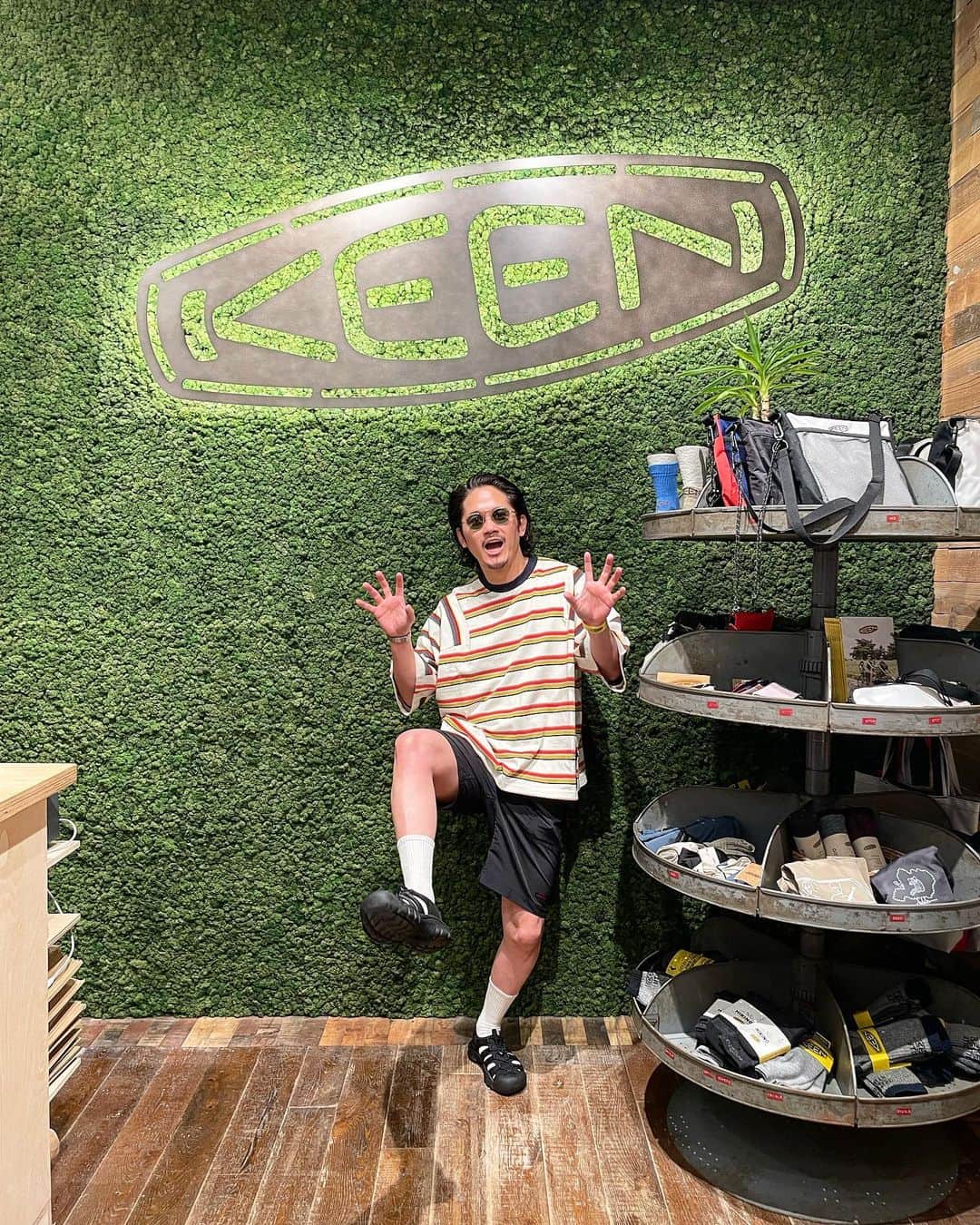 宮城大樹さんのインスタグラム写真 - (宮城大樹Instagram)「「4月28日（金） 〜30日（日）」にKEEN & NEWPORTの博物館がコンセプトの「KEEN Gallery」を開催するという事で、  そして、明治通り沿いにはKEEN GARAGE HARAJUKU が4月28日（金）にオープンするという事でひと足先に事務所の皆と行ってきました。  これからの時期にはKEENは最高すぎる。  コーディネートどうかな？  #KEEN　 #KEENGARAGE　 #HARAJUKU  #LIFEISKEEN @keen_japan  @keen_harajuku」4月27日 23時05分 - dykinman