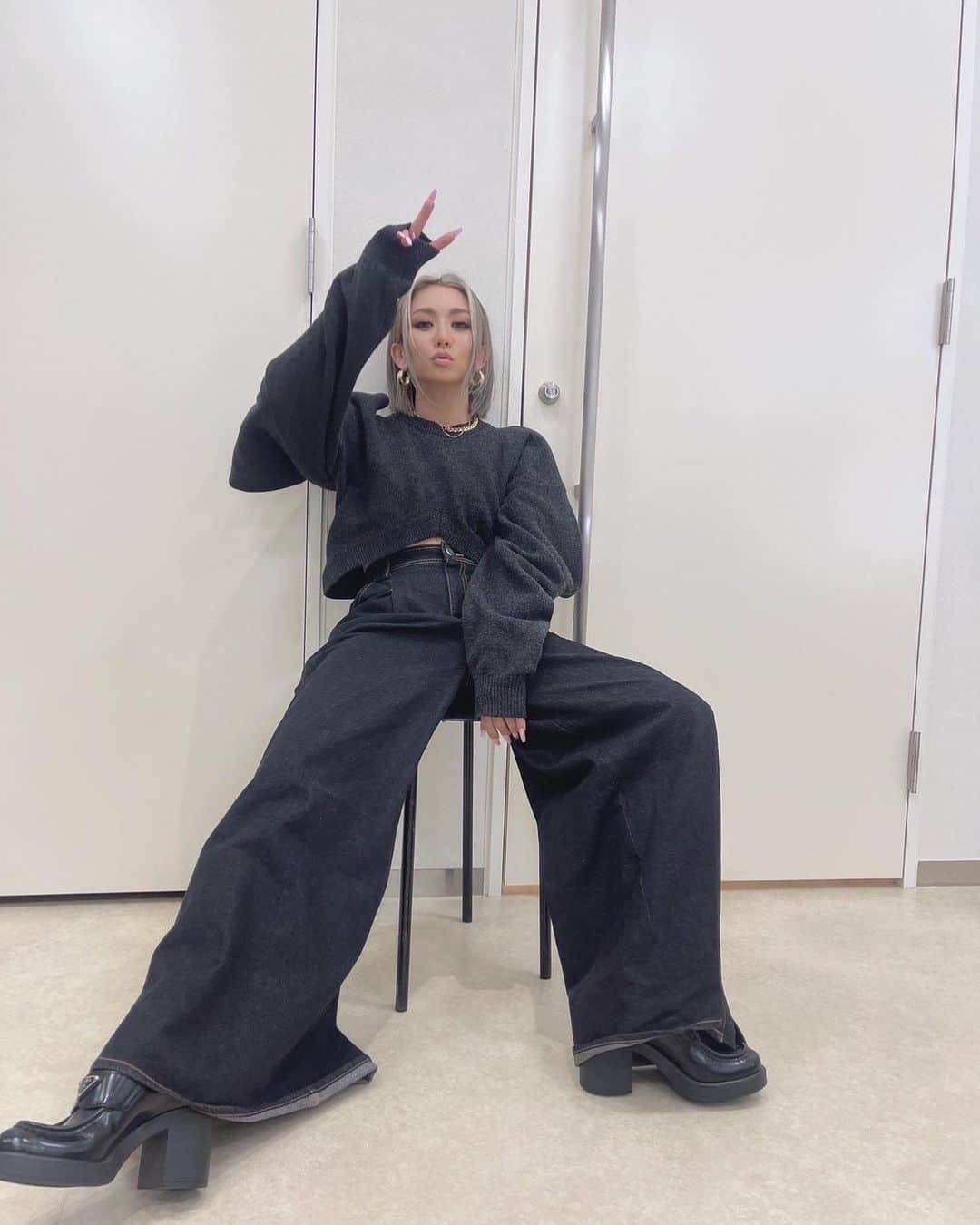 倖田來未のインスタグラム：「. PEACE✌️ ⁡ #fashion #kodakumi #倖田來未」