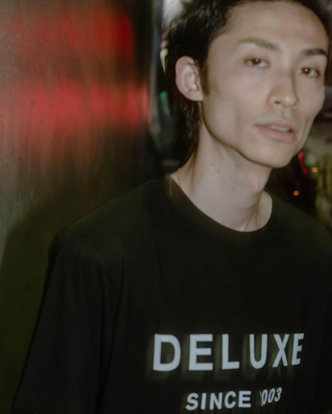 デラックスのインスタグラム：「DELUXE 2023Spring&Summer collection   DELUXE LOGO TEE  Will be available on our website  2023.04.29(sat)11:00am  ph: @kotaroht   #deluxe_jp」