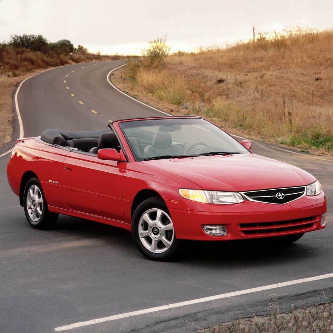toyotausaさんのインスタグラム写真 - (toyotausaInstagram)「Roof down kind of day. 🌞 #TBT 2001 #Camry Solara #LetsGoPlaces」4月27日 23時17分 - toyotausa