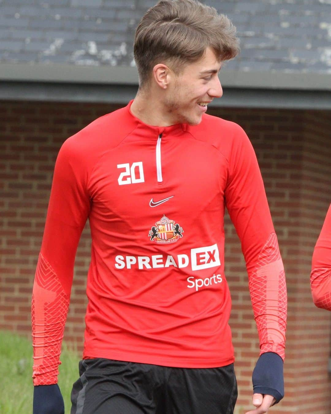 サンダーランドAFCさんのインスタグラム写真 - (サンダーランドAFCInstagram)「Training days 🫡  #SAFC #WATSUN」4月27日 23時29分 - sunderlandafcofficial