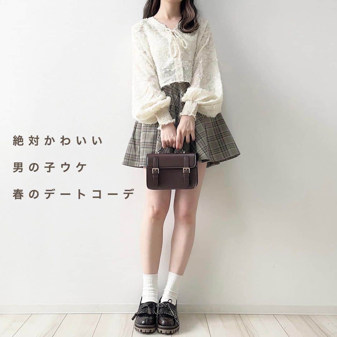 mero*さんのインスタグラム写真 - (mero*Instagram)「かわいい詰め詰めのコーデ達🌼 . . . この間パンツのデートコーデ投稿をしたから 今度はとことんかわいく、、、💓 . ボリューム袖とフレアスカートは 女の子の味方🫶🫶🫶笑 . . . 最近食べ過ぎててやばい… って話前もしたと思うんだけど ここ数ヶ月ずっと食べ過ぎててやばい😞 . そのうちドンと太ったらどうしよう😶💭笑 . . . #春コーデ #春服コーデ #春服 #パンツコーデ  #デート #スカート #大学生コーデ #ブラウスコーデ #ブラウス #デートコーデ #ワンピースコーデ」4月27日 23時34分 - mero_orem_18