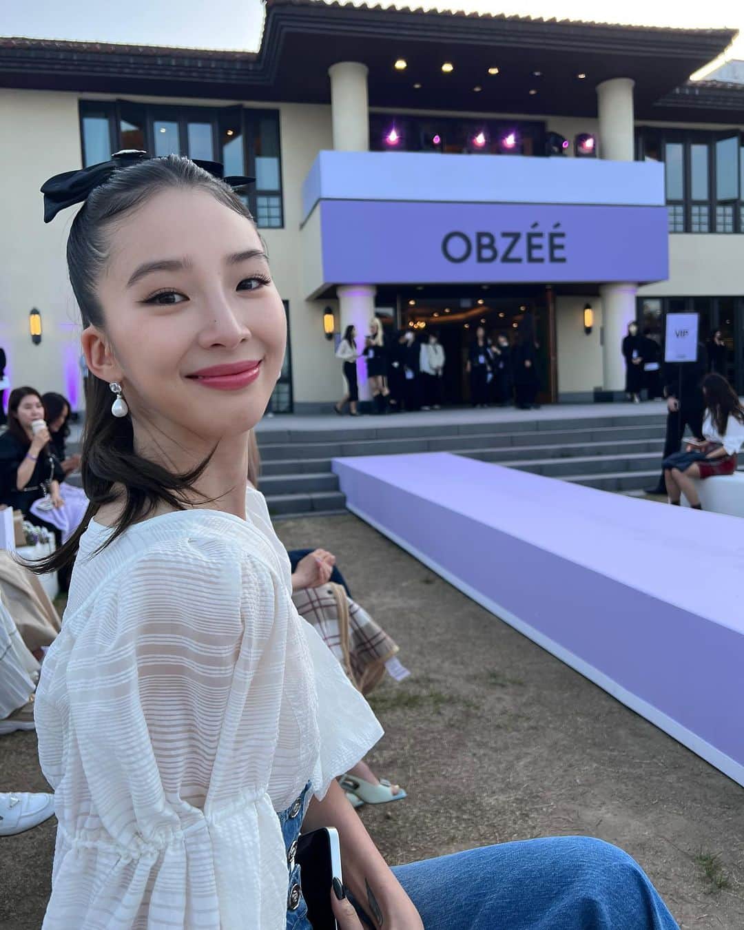 アイリーン・キムのインスタグラム：「Such a stunning show on a stunning day🎀✨ Thank you @obzee_official for having me!  #오브제 #StunningEver #광고」