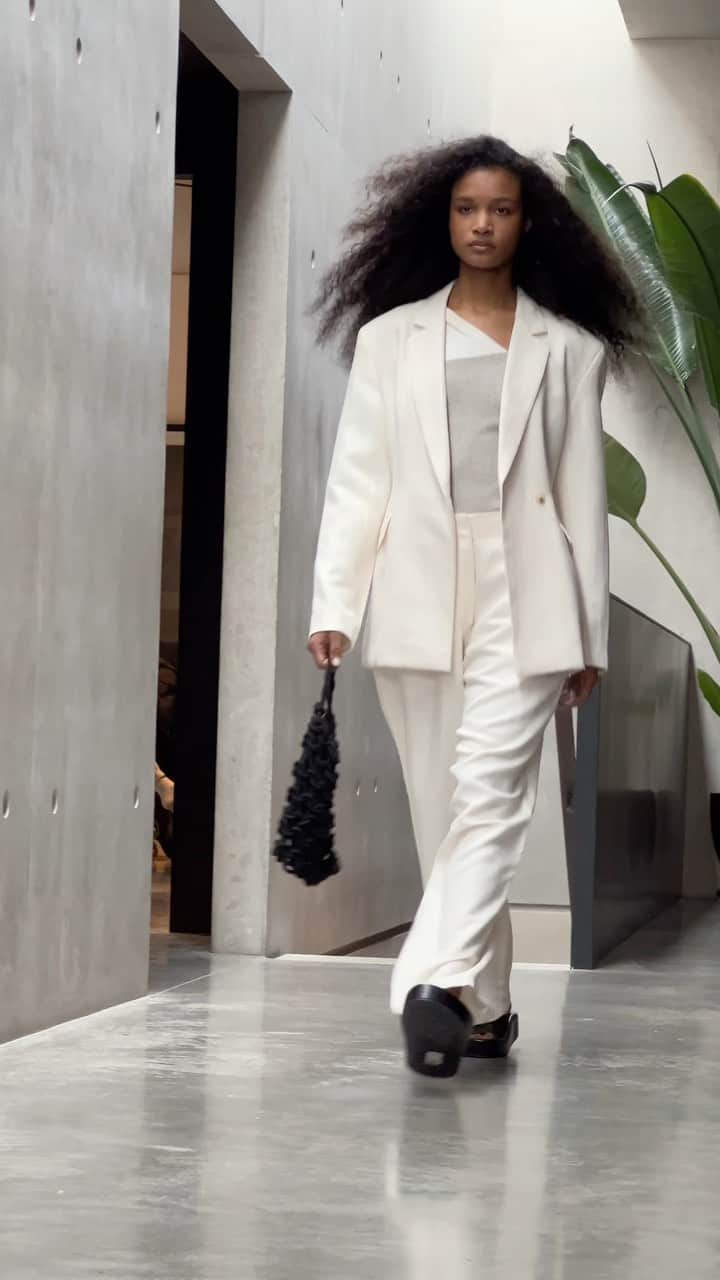 トップショップのインスタグラム：「Walk with us.  The linen blend co-ord [126493172/126493364]」