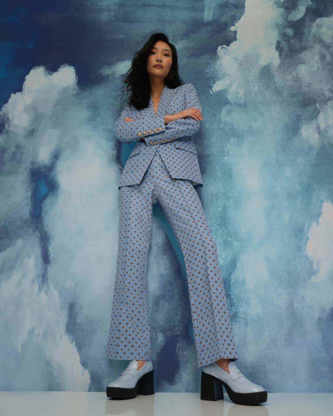 エリータハリさんのインスタグラム写真 - (エリータハリInstagram)「Your blueprint for summer dressing: suiting that makes a statement!    Shop the Sun Print Single Button Blazer and Pant at @Saks and elietahari.com.  _______________________ #elietahari #saks #suitstyle #springstyle #summerstyle #designerstyle #ootdfashion #pastelfashion #stylish #fashion」4月27日 23時50分 - elietahari