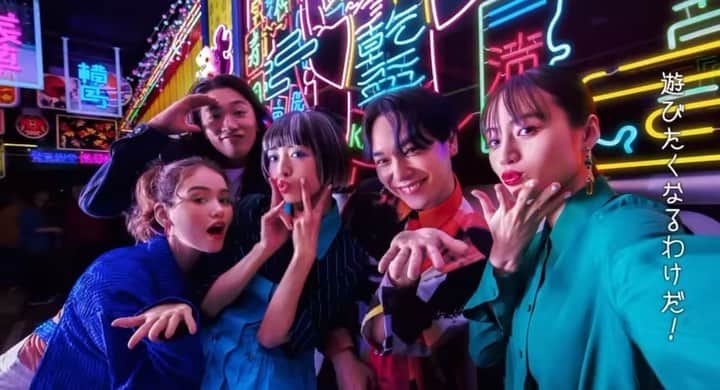 NAOPISのインスタグラム：「この間載せたけど色々あっての再投稿🦭✨  ahamo Galaxy S23 Ultra 新シリーズコラボTVCMにお邪魔してます📺  とっても可愛い森七菜さんが目印🔎  是非チェックしてみてもらえたら嬉しいです☺️  とっても楽しい撮影でした✨  #ahamo #galaxy」