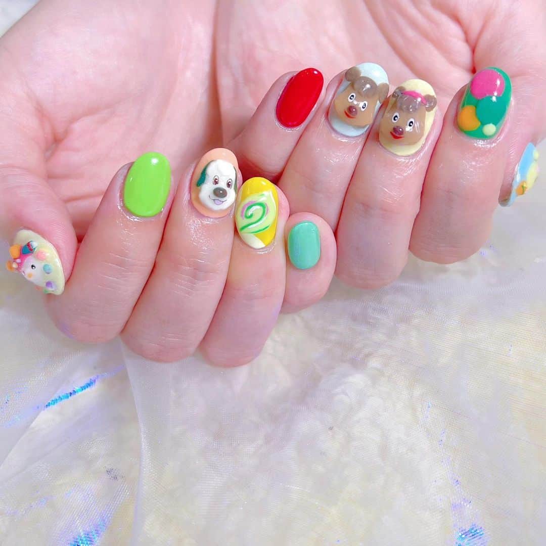 なかやまちえこのインスタグラム：「Eテレネイル💅⠀ ⠀ @reiandbob さん⠀ @reimatsuzaki_mama ⠀ Eテレネイルのオーダーでした♡かわいい！！！⠀ ⠀ #nail #nails #nailart #ネイル #美甲 #ネイルアート  #japanesenailart #manucure #japanesenails #manicurist #gelnails #أظافر #네일아트 #미용  #เพ้นท์เล็บ #artedeuñas #เพ้นท์เล็บเจล #ジェルネイルデザイン #ネイルデザイン #nagelkunst #eテレ #eテレネイル @aby_sharenail」