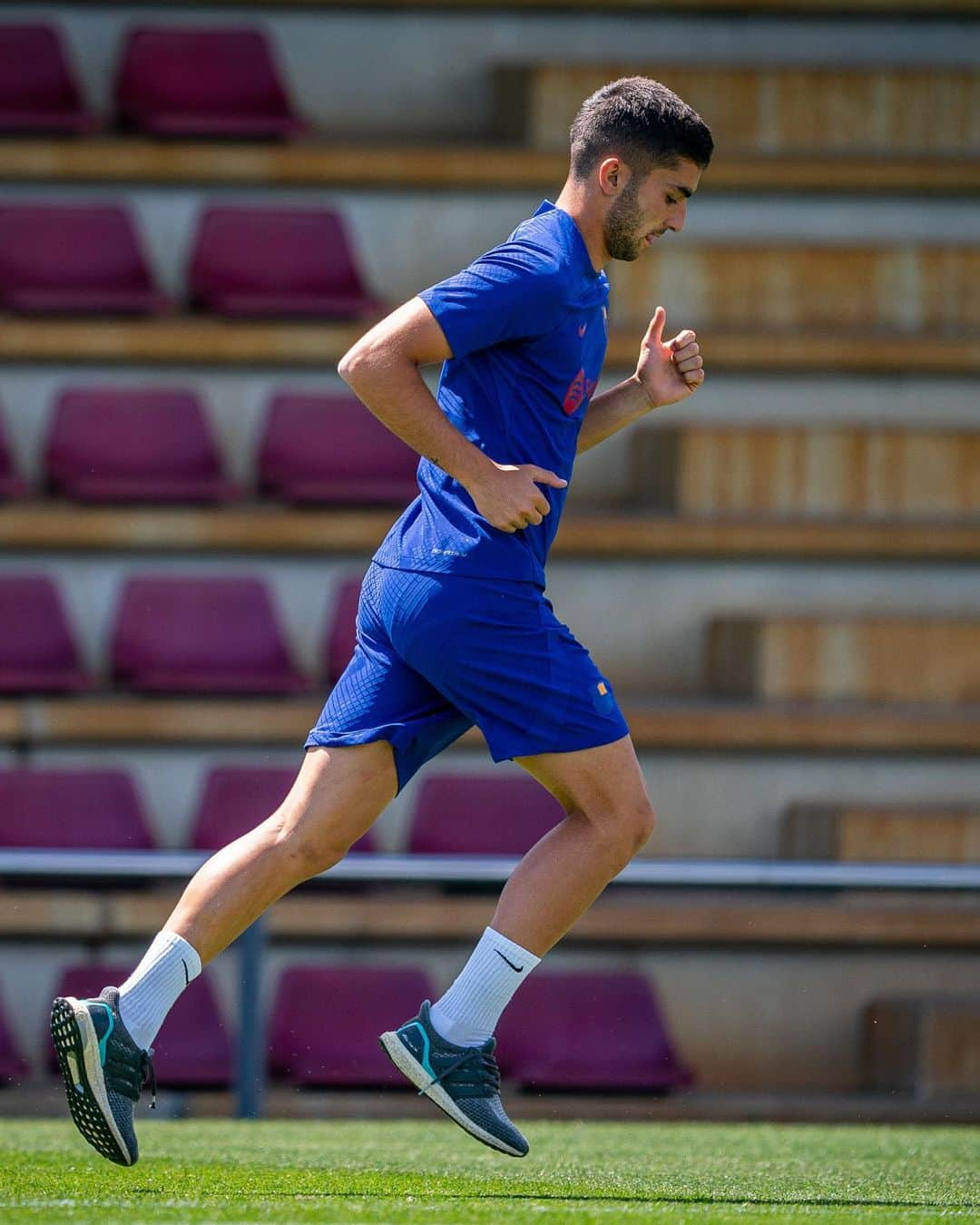 FCバルセロナさんのインスタグラム写真 - (FCバルセロナInstagram)「Training to get better  Millorant de cara al dissabte  Trabajando de cara al #barçabetis」4月28日 0時00分 - fcbarcelona