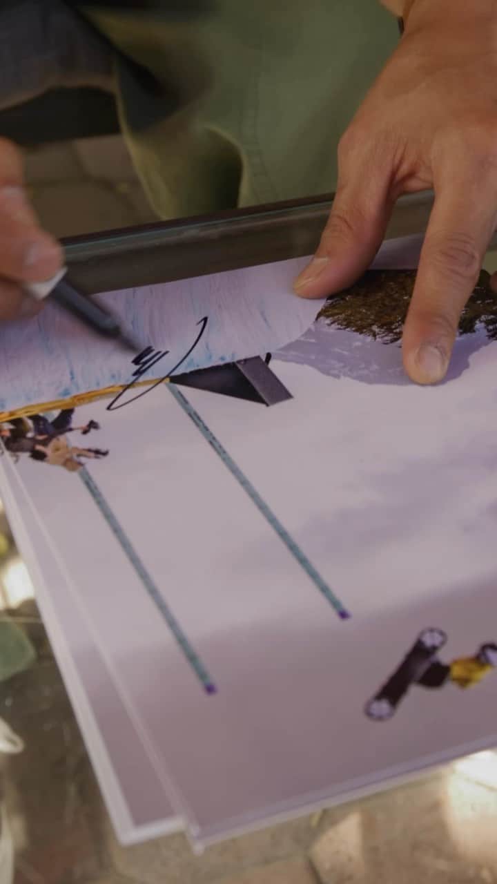 角野友基のインスタグラム：「​​In conjunction with the limited spring release of Yuki Kadono’s Omni - Yuki Pro, Paul Schmidt (@professorschmitt / @psstix) and pro team rider Kadono (@yukikadono) came together to release a limited edition signed print from the 2022 World Quarterpipe Championships. Limited to 30 total, this one-of-a-kind keepsake is nested in an UpCycled frame built from old skateboards. Photo by Marc Wierenga. Hit the link in our story to watch Yuki X Paul Schmidt video. #SignalSnowboards #Signal_Life」