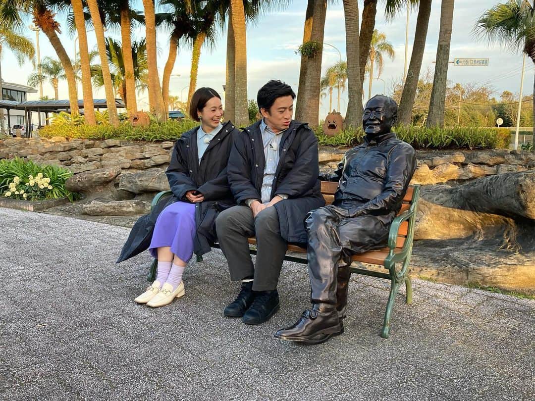酒井瞳のインスタグラム：「今夜の #松本幸四郎が沼る in宮崎  #巨人 #キャンプ の様子です‼️  まだまだスペシャルな方達が登場しますよ〜😳✨  そして宮崎観光やグルメも盛りだくさん続くから毎週楽しみにしててください😆  楽しんでる思い出写真がたくさん🤣✨  #宮崎 #宮崎観光 #宮崎グルメ #宮崎旅行 #ぬくぬくベンチ」