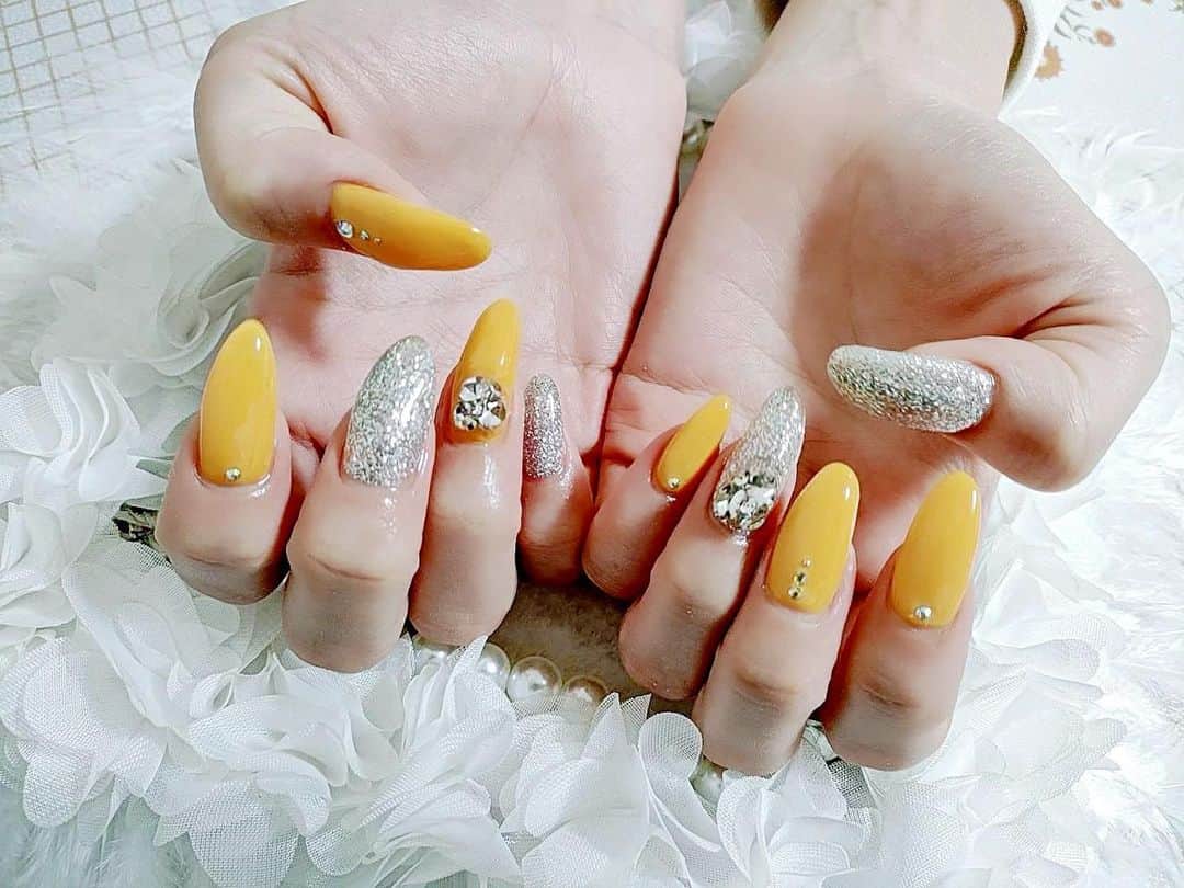 まさき沙耶さんのインスタグラム写真 - (まさき沙耶Instagram)「１つ前のです♡ 爪しか載せることがないw  私黄色好きですぐ爪黄色にしてしまう🟡笑 今からお返事いきます いつも皆さんありがとう😢🩵」4月28日 10時06分 - saya_masaki