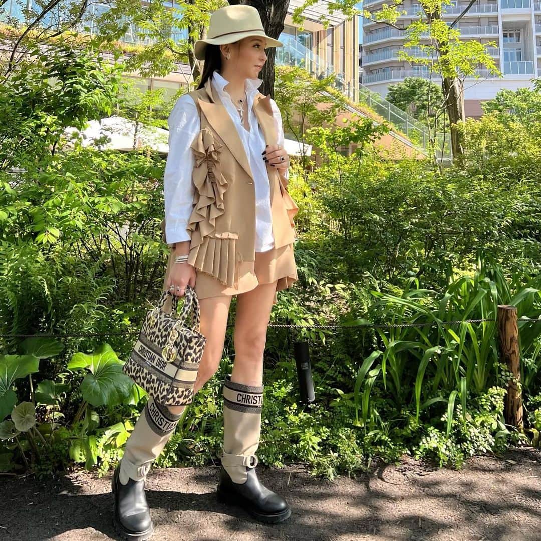 麻美さんのインスタグラム写真 - (麻美Instagram)「お天気良くて気持ちよかった🌈 ． #fashion  #ootd #dior」4月28日 9時58分 - mami0s