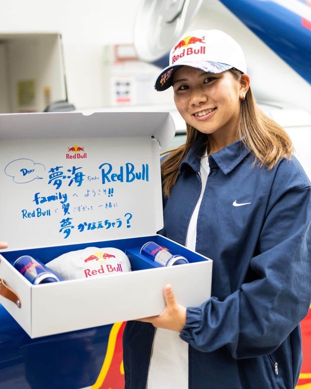 織田夢海のインスタグラム：「RedBullと契約させていただくことになりました🙌🏻 明日からSLS in CHICAGOなので楽しく頑張ります❤️‍🔥  We have signed a contract with RedBull🙌🏻 I'll do my best with SLS in CHICAGO from tomorrow❤️‍🔥  @redbull  @redbullskate  @redbulljapan  #RedBull」