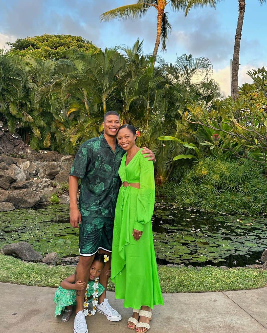 アリソン・フェリックスのインスタグラム：「Mentally here rn🌴🌺🌊」